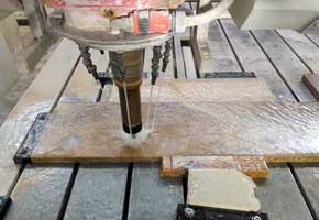 Rivestimento per camino in travertino