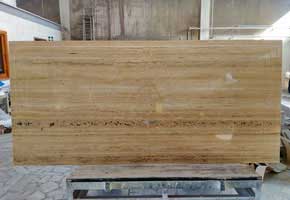 
            <p>Dimensioni: 240 x 110 x 76</p>
            <p>Il tavolo è stato realizzato incidendo e sagomando lastre di travertino controfalda resinate da 3cm di spessore.</p>
        
