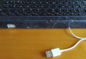 
            Progettazione e realizzazione di un supporto in marmo per l'alloggiamento della tastiera di un PC portatile
        