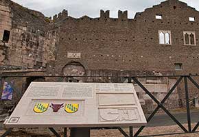 
            <p>Bassorilievi su travertino raffiguranti il mausoleo di Cecilia Metella, il Castrum Caetani e particolari di fregi ed elementi architettonici.</p>
            <p>Lavoro eseguito in collaborazione con il Parco Archeologico dell'Appia Antica.</p>
        