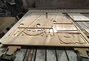 
            <p>Bassorilievi su travertino raffiguranti il mausoleo di Cecilia Metella, il Castrum Caetani e particolari di fregi ed elementi architettonici.</p>
            <p>Lavoro eseguito in collaborazione con il Parco Archeologico dell'Appia Antica.</p>
        